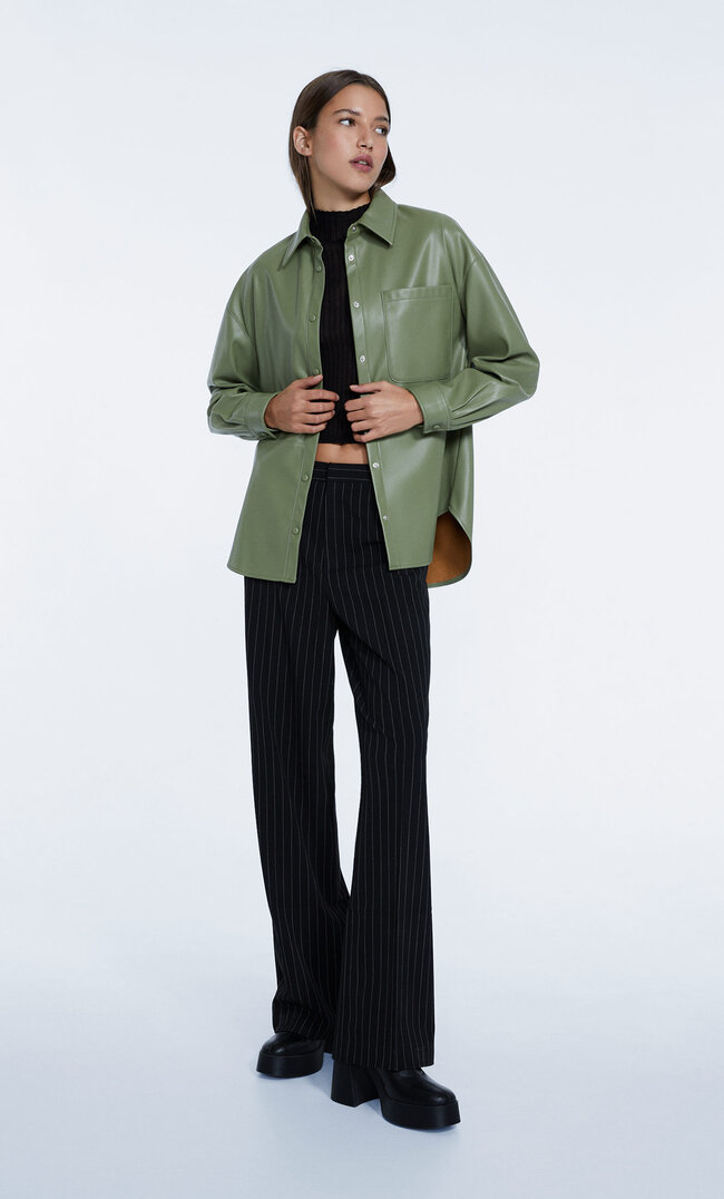 Stradivarius Oversize-Hemd Aus Kunstleder Khaki S