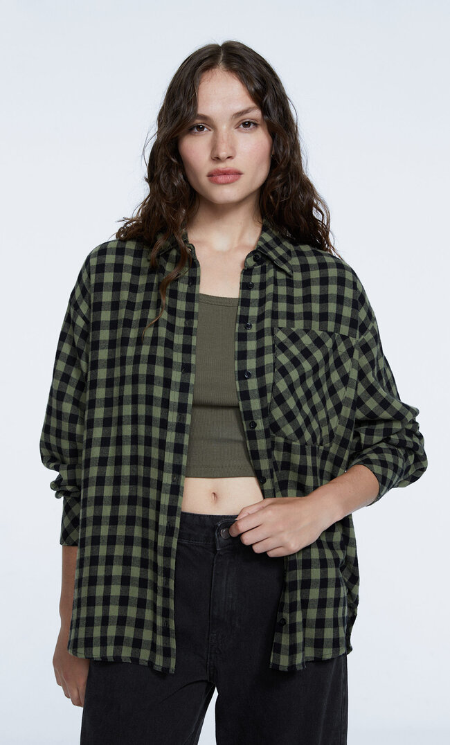 Stradivarius Kariertes Oversize-Hemd Khaki S