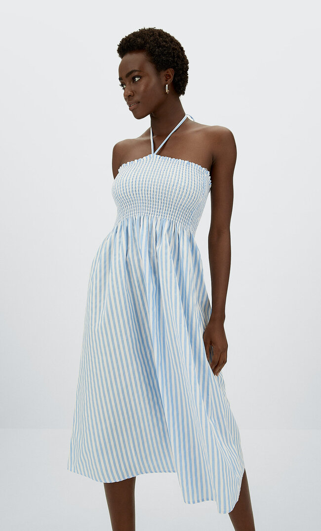 Stradivarius Schulterfreies Gesmoktes Kleid Himmelblau S