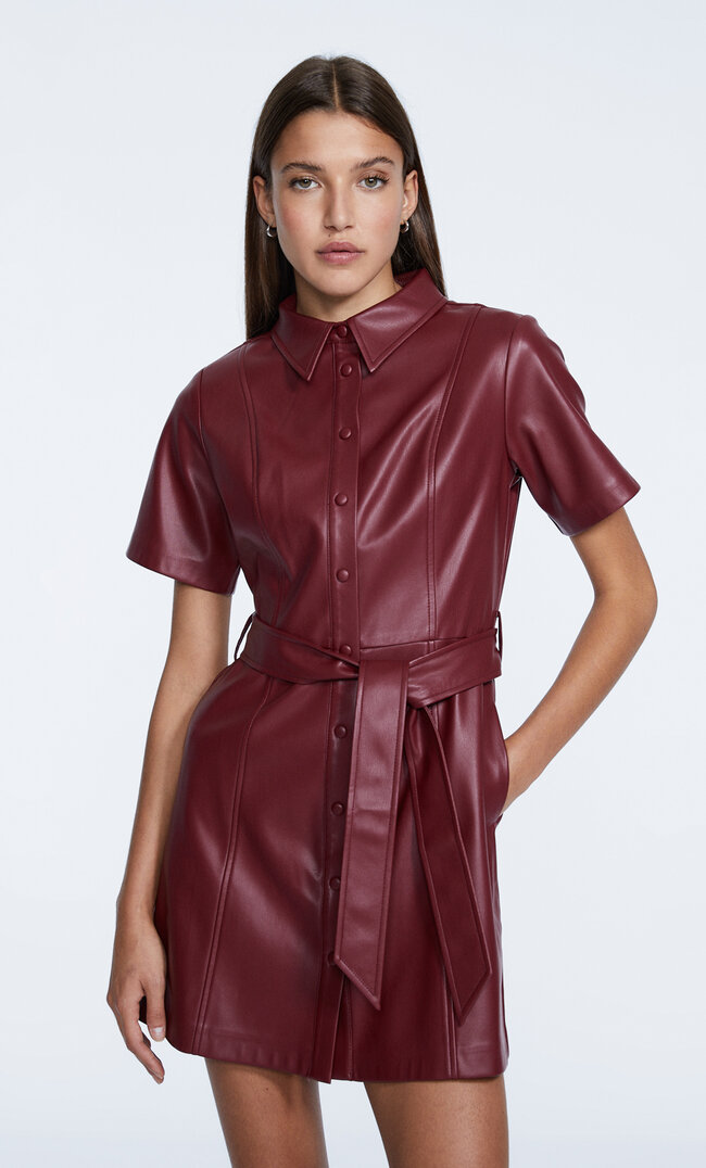 Stradivarius Kurzes Kleid Aus Kunstleder Granatrot L
