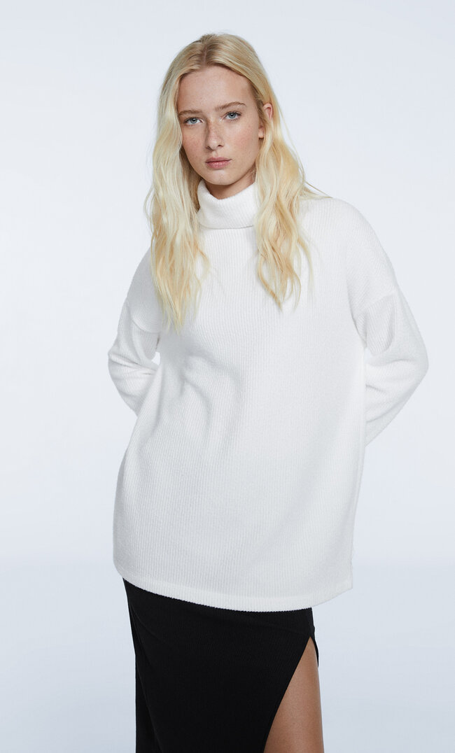 Stradivarius Soft-Touch Oversize Turtleneck Ecru M