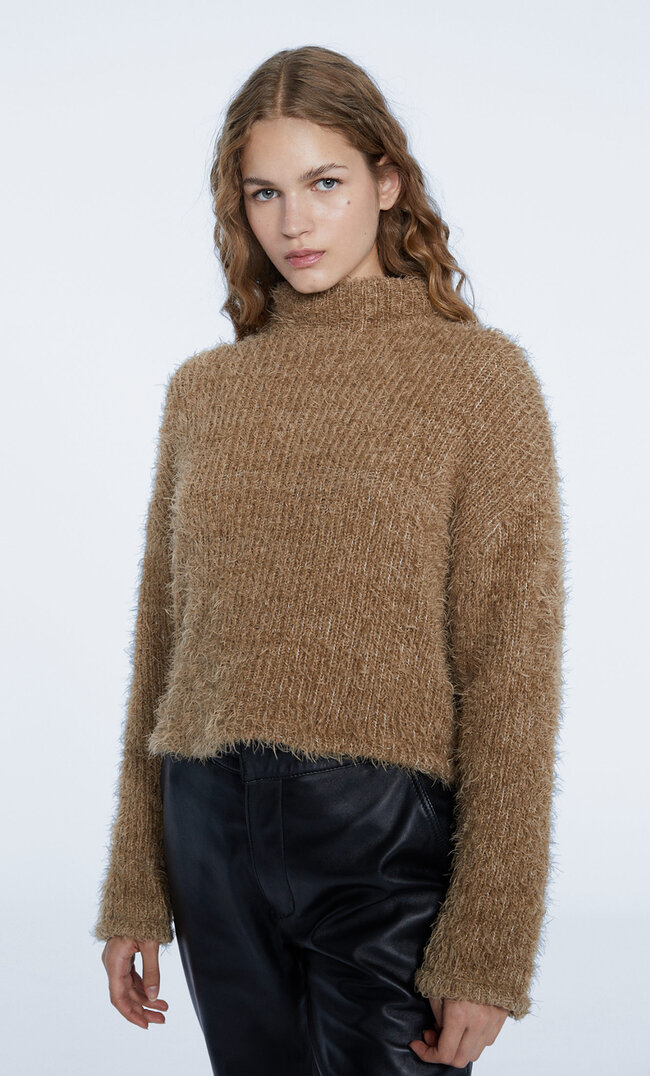 Stradivarius Shirt Aus Kunstfell Mit Geripptem Stehkragen Beige L