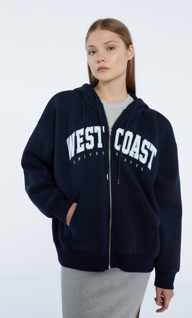 Stradivarius Oversize-Hoodie Mit Patch Und Reißverschluss Marineblau S
Stradivarius Oversize-Hoodie Mit Patch Und Reißverschluss Marineblau S