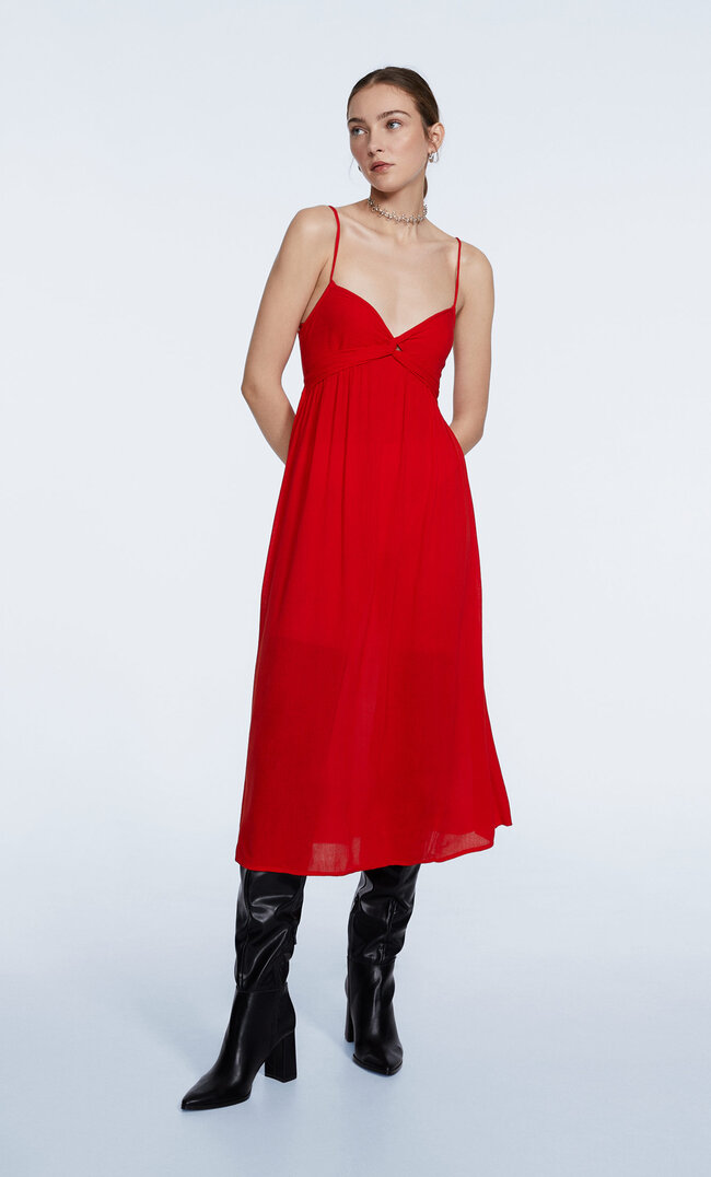 Stradivarius Midikleid Mit Zierknoten Vorne Rot M