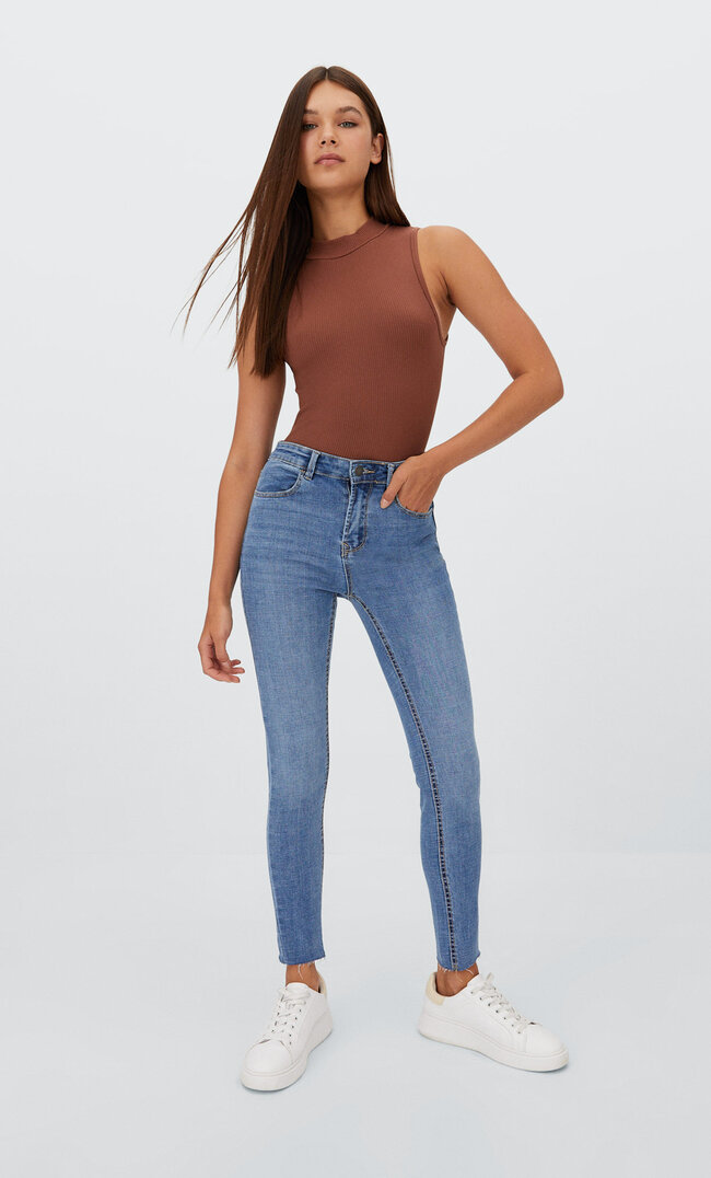 Stradivarius Jeans Mit Hohem Bund Und Rissen Medium Light Blue Denim 44