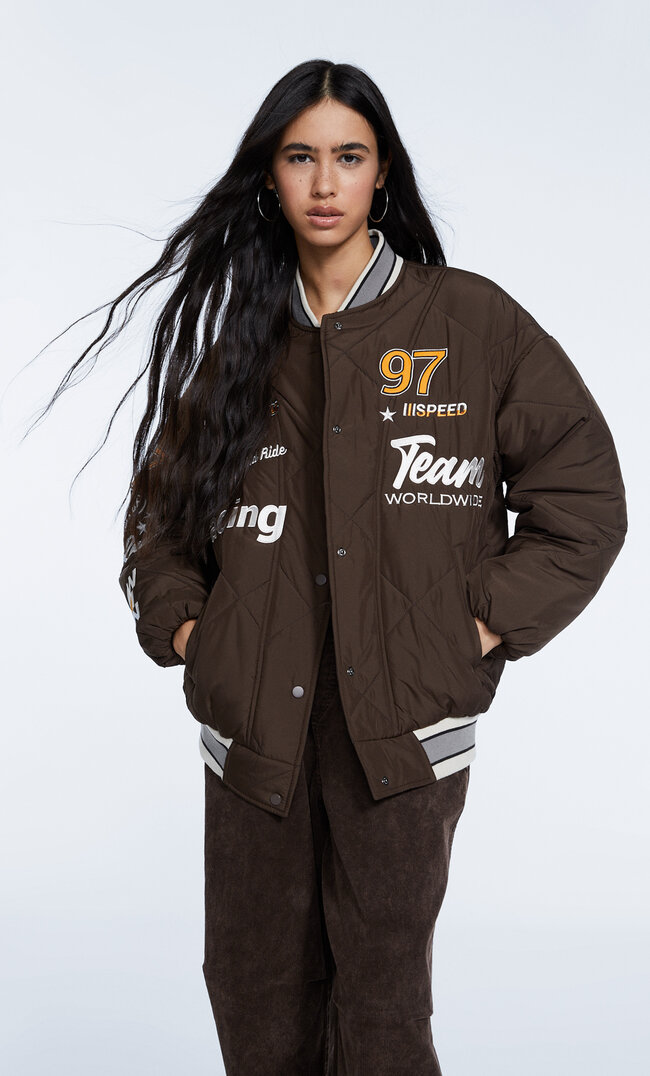 Stradivarius Gesteppte Bomberjacke Mit Patches Braun L