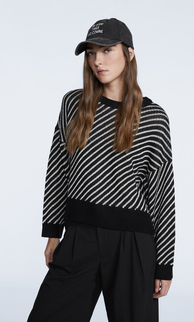Stradivarius Pullover Mit Diagonalen Streifen Schwarz Xs