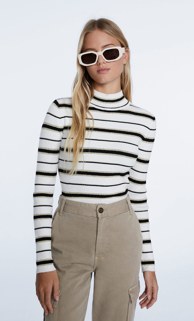 Stradivarius Pullover Mit Geripptem Stehkragen Und Glitzer Vanille L