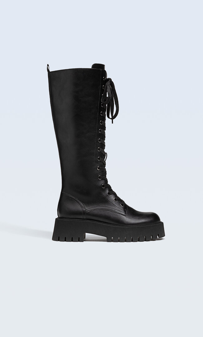 Stradivarius Flache Stiefel Mit Profilsohle Und Schnürverschluss Schwarz 39
Stradivarius Flache Stiefel Mit Profilsohle Und Schnürverschluss Schwarz 39