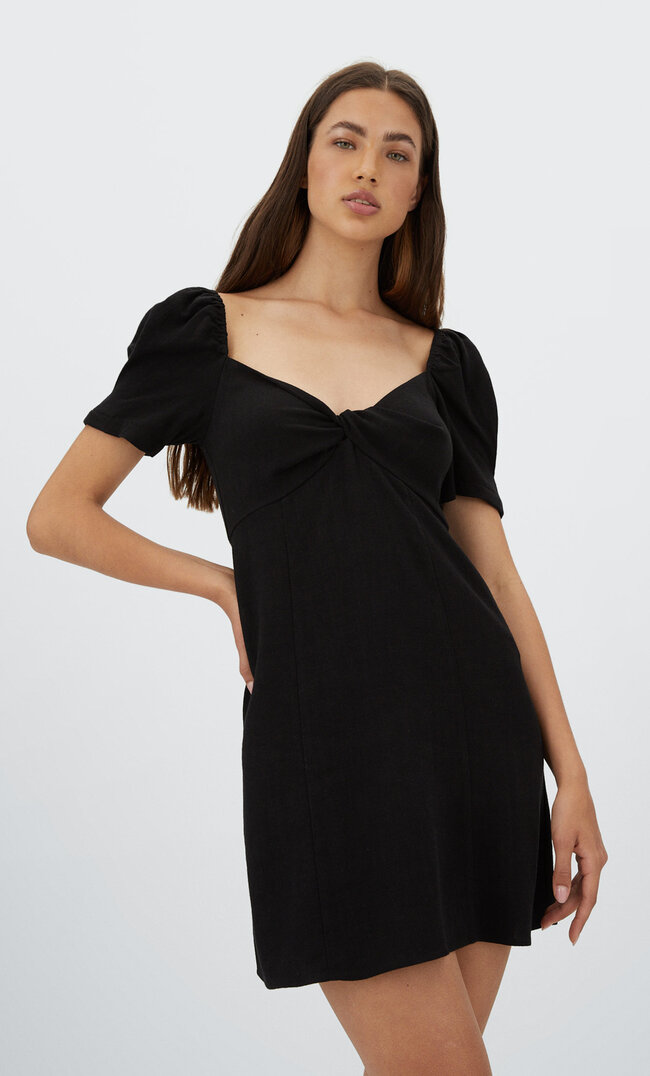Stradivarius Kurzes Rustikales Kleid Mit Zierknoten Schwarz S