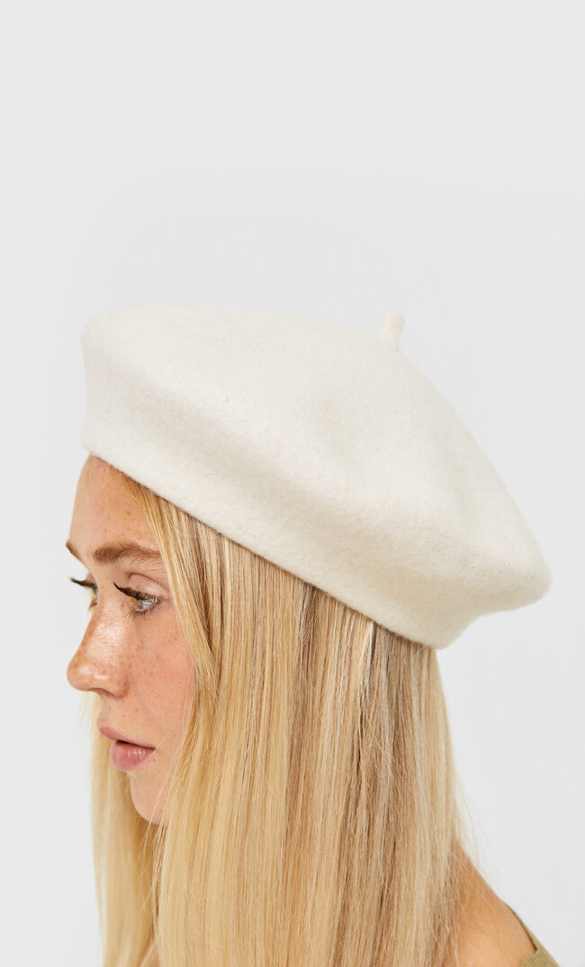 Stradivarius Basics-Barett Ecru 103