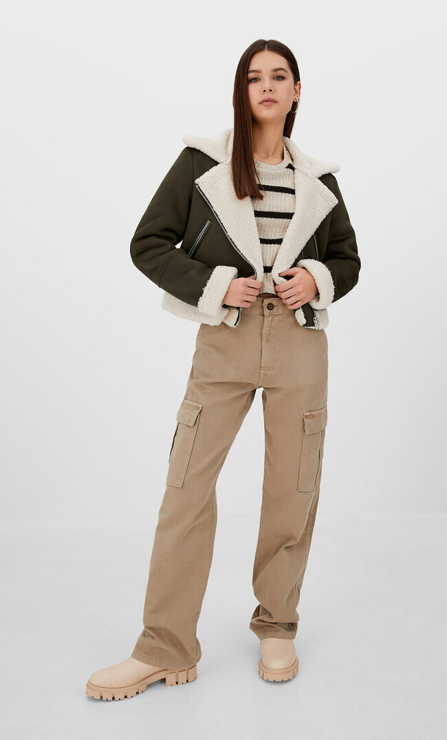 Stradivarius Kurze Doubleface-Bikerjacke Aus Lammfellimitat Khaki M