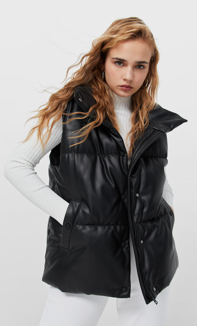 Stradivarius Vestă Matlasată Cu Aspect De Piele Negru S Stradivarius imagine megaplaza.ro