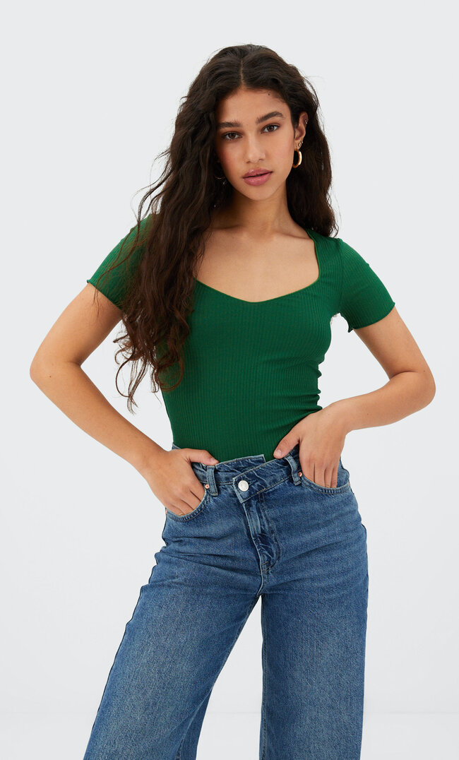 Stradivarius Shirt Mit Herzausschnitt Flaschengrün S