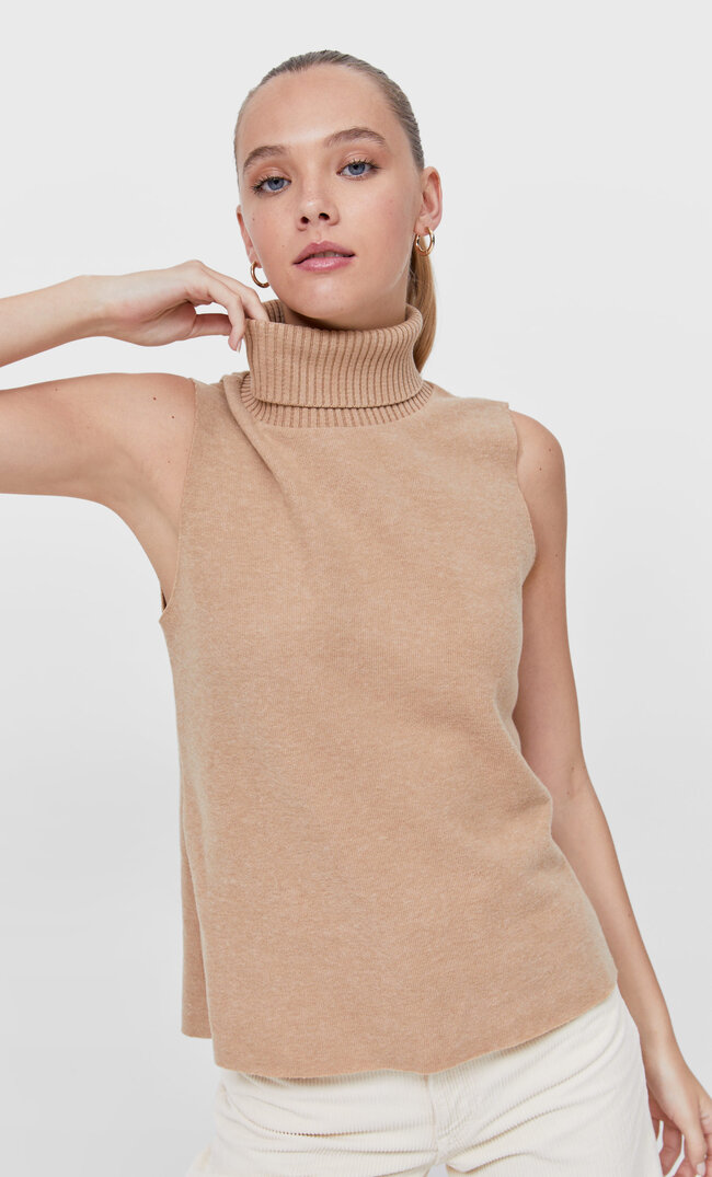 Stradivarius Top Sans Manches À Col Montant Beige S