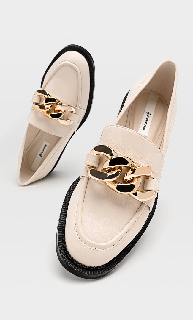 Stradivarius Loafers With Chain Detail Ecru 2
