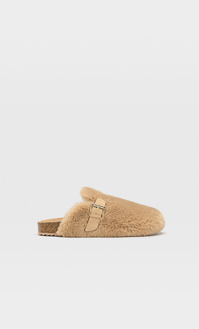 Stradivarius Faux Fur Slippers Beige 3