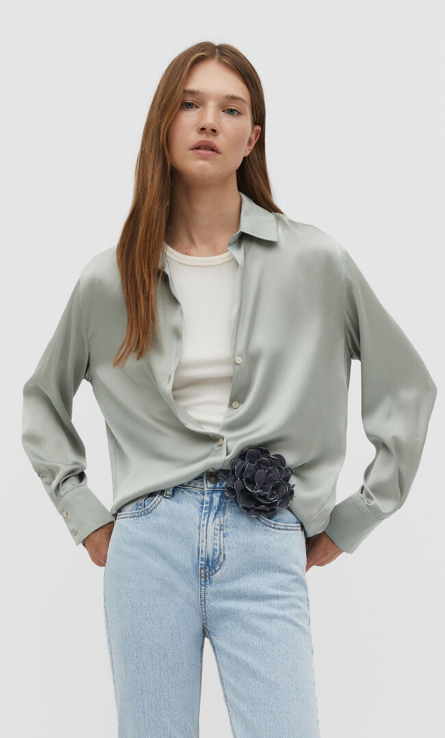Stradivarius Satinbluse mit Reverskragen Grün S