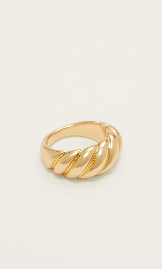 Stradivarius Ring Mit Textur. Vergoldet Gelb S