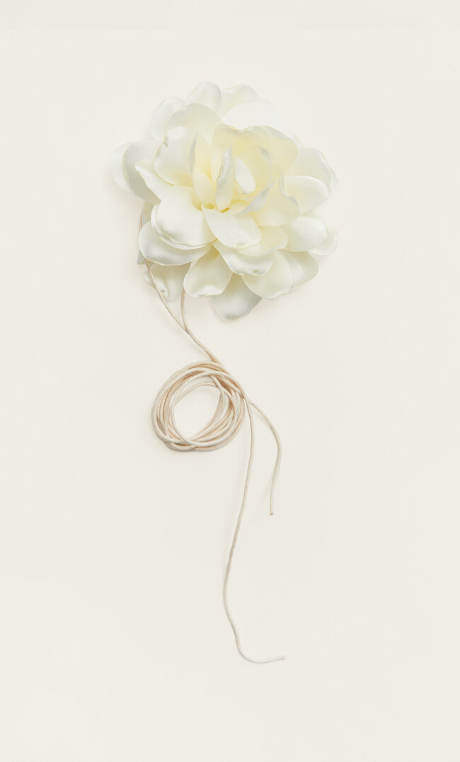 Stradivarius Choker Mit Bunter Blume Und Mehrfachen Tragemöglichkeiten Ecru M
Stradivarius Choker Mit Bunter Blume Und Mehrfachen Tragemöglichkeiten Ecru M