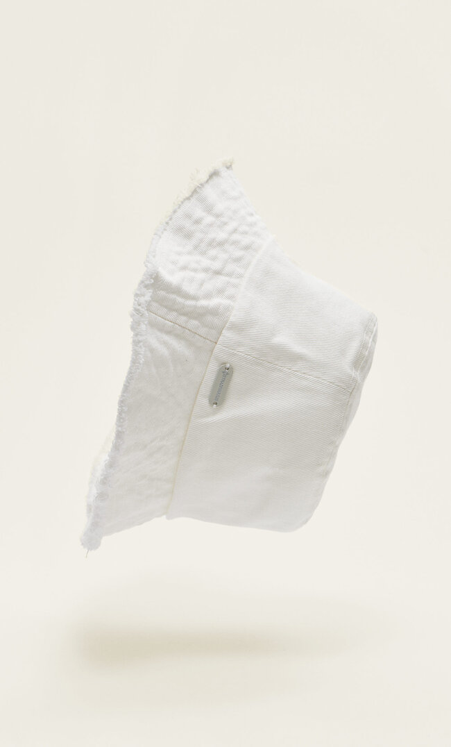 Stradivarius Bucket-Hat Aus Ausgefranstem Canvas Ecru 103