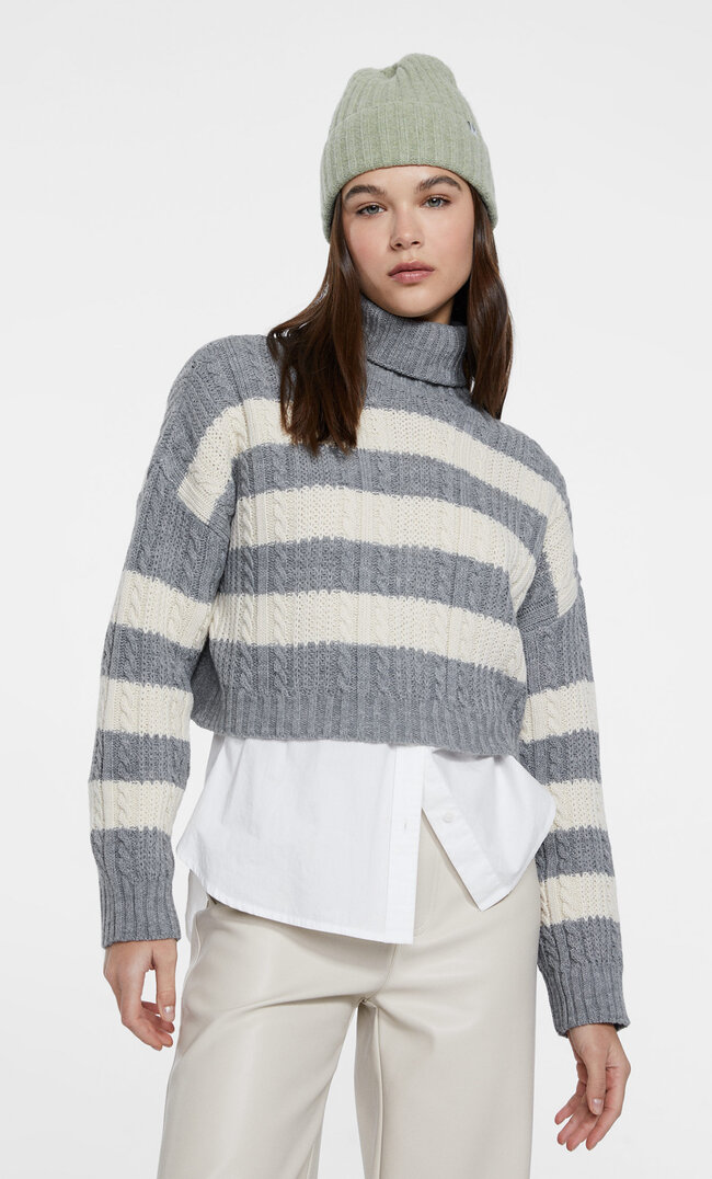 Stradivarius Krótki sweter ze splotem warkoczowym Popielaty XS