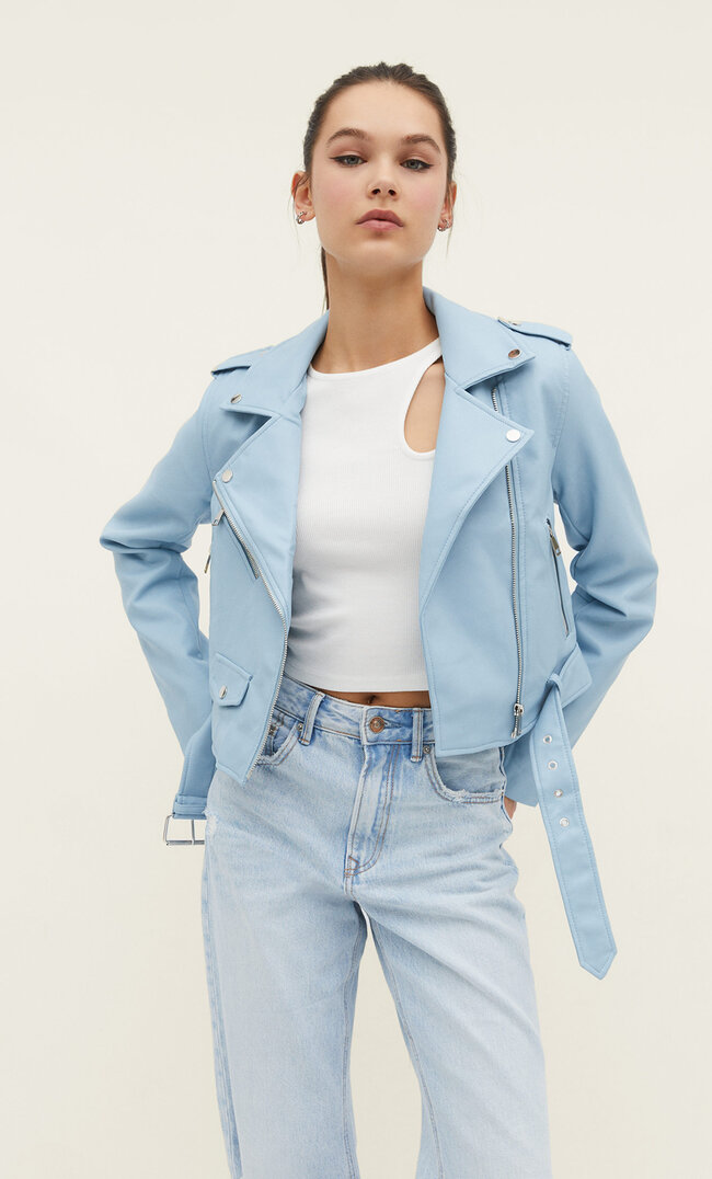 Stradivarius Bikerjacke aus Kunstleder mit Gürtel Himmelblau M