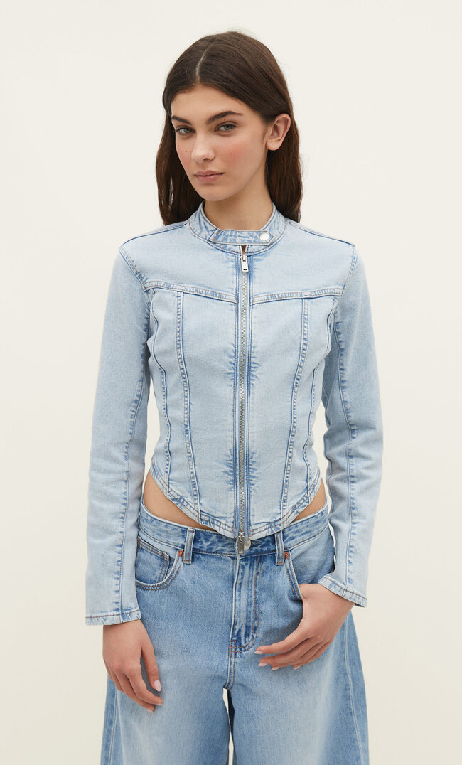 Stradivarius Figurbetonte Jeansjacke Im Racing-Stil Medium Light Blue Denim Xs
Stradivarius Figurbetonte Jeansjacke Im Racing-Stil Medium Light Blue Denim Xs
