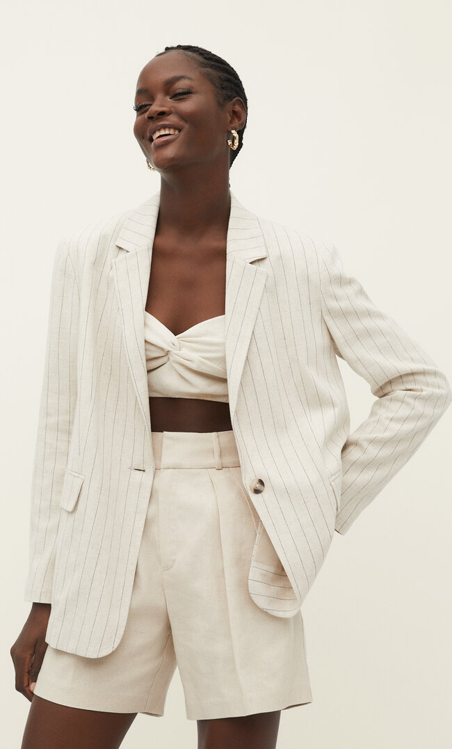 Stradivarius Gestreifter Straight-Fit Blazer mit Leinenanteil Beige XS
Stradivarius Gestreifter Straight-Fit Blazer mit Leinenanteil Beige XS
