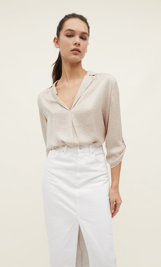 Stradivarius Satinbluse mit Reverskragen Steingrau S