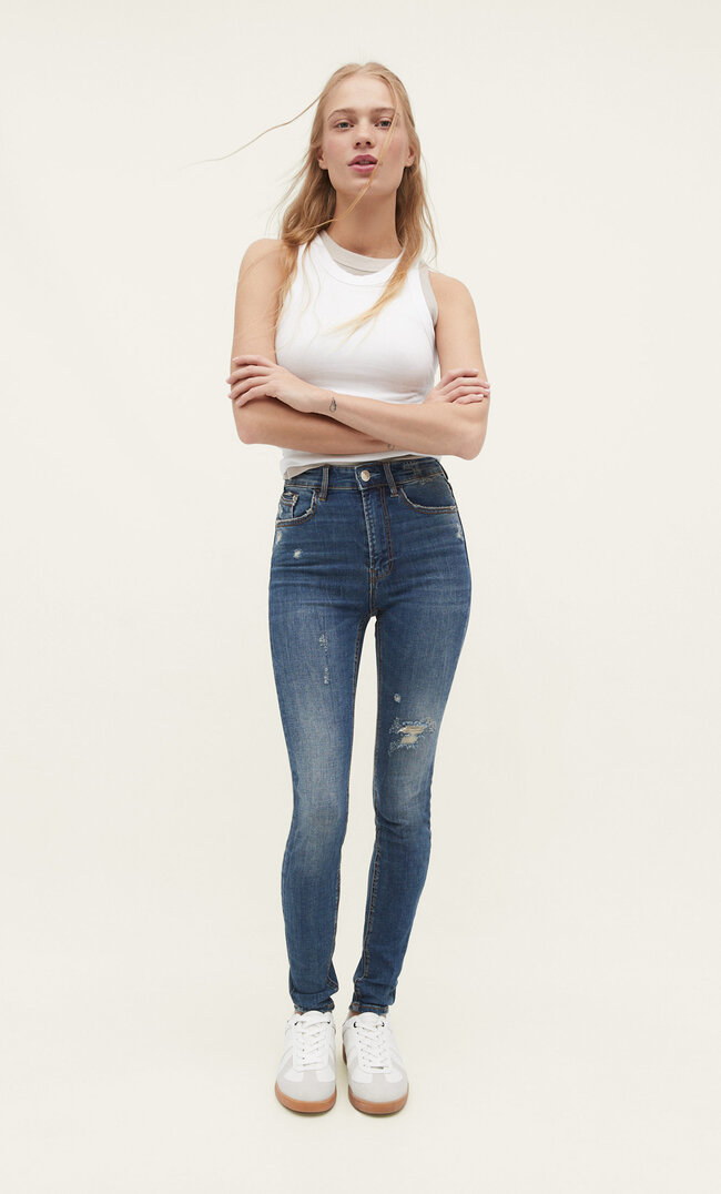 Stradivarius Regular-Waist-Jeans Im Skinny-Fit Medium Dark Blue Denim 36
Stradivarius Regular-Waist-Jeans Im Skinny-Fit Medium Dark Blue Denim 36