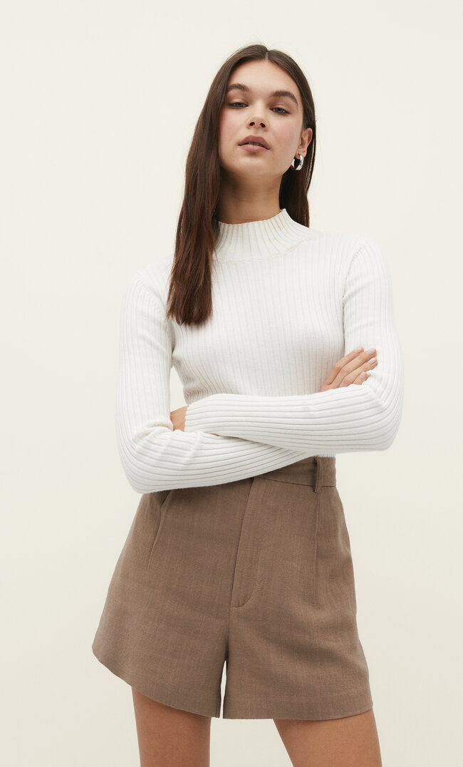Stradivarius Strickpullover mit halbhohem Rollkragen Ecru M