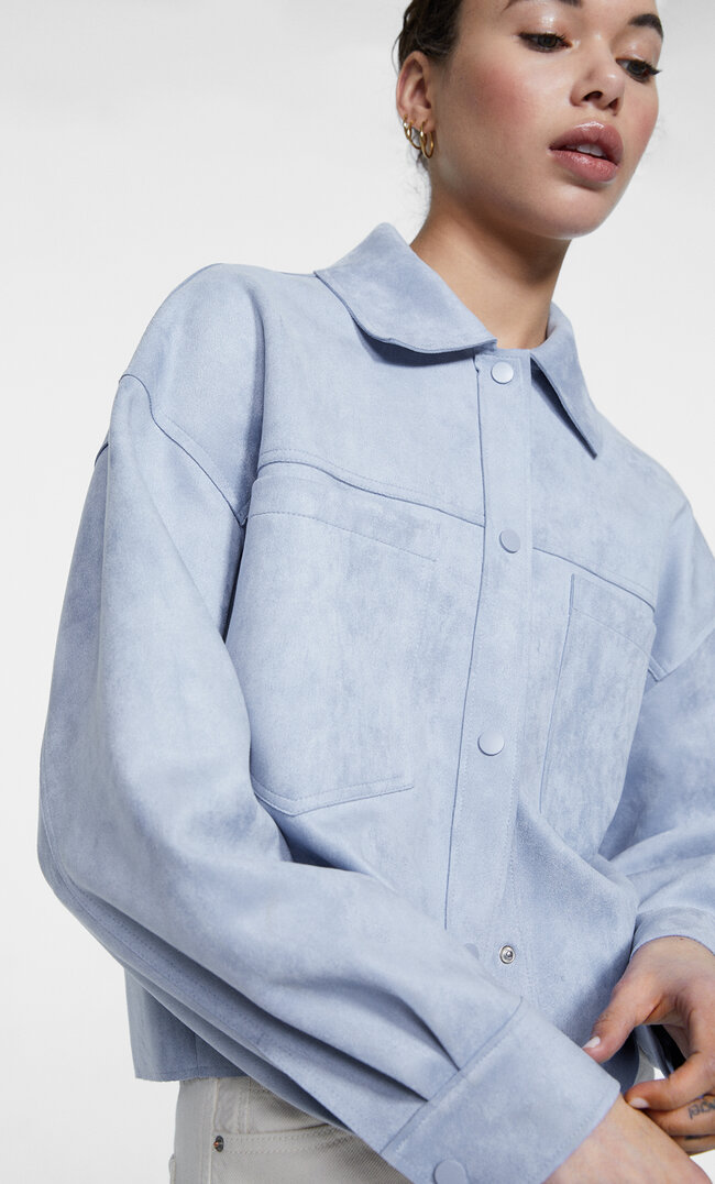 Stradivarius Kurzes Overshirt in Wildlederoptik Himmelblau XL