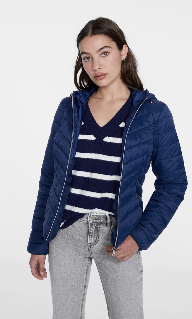 Stradivarius Steppjacke mit Kapuze Marineblau M