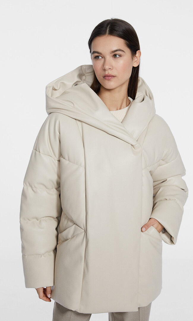 Stradivarius Kurtka pikowana oversize z efektem sztucznej skóry z kapturem Ecru XS
Stradivarius Kurtka pikowana oversize z efektem sztucznej skóry z kapturem Ecru XS
