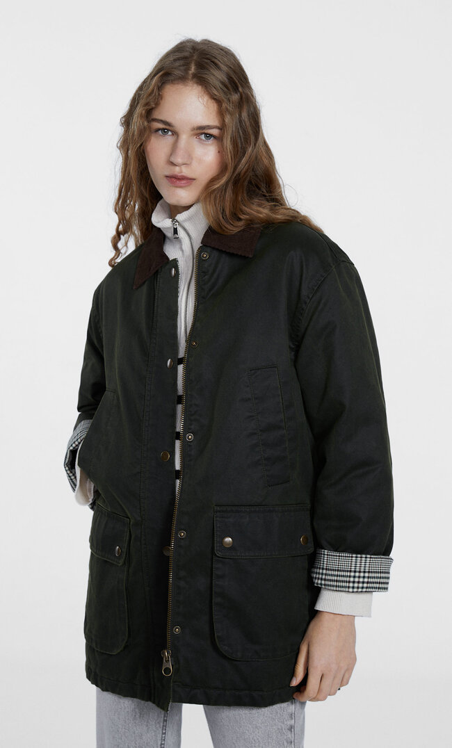 Stradivarius Parka in gewachster Optik Khaki M
