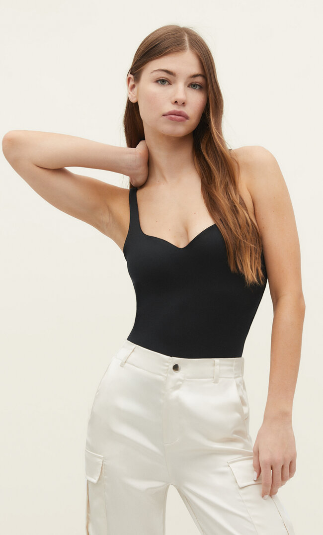 Stradivarius Body z dekoltem w serce Czarny L