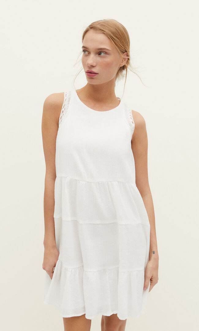 Stradivarius Kleid mit Neckholder und Cut-outs am Rücken Weiß S