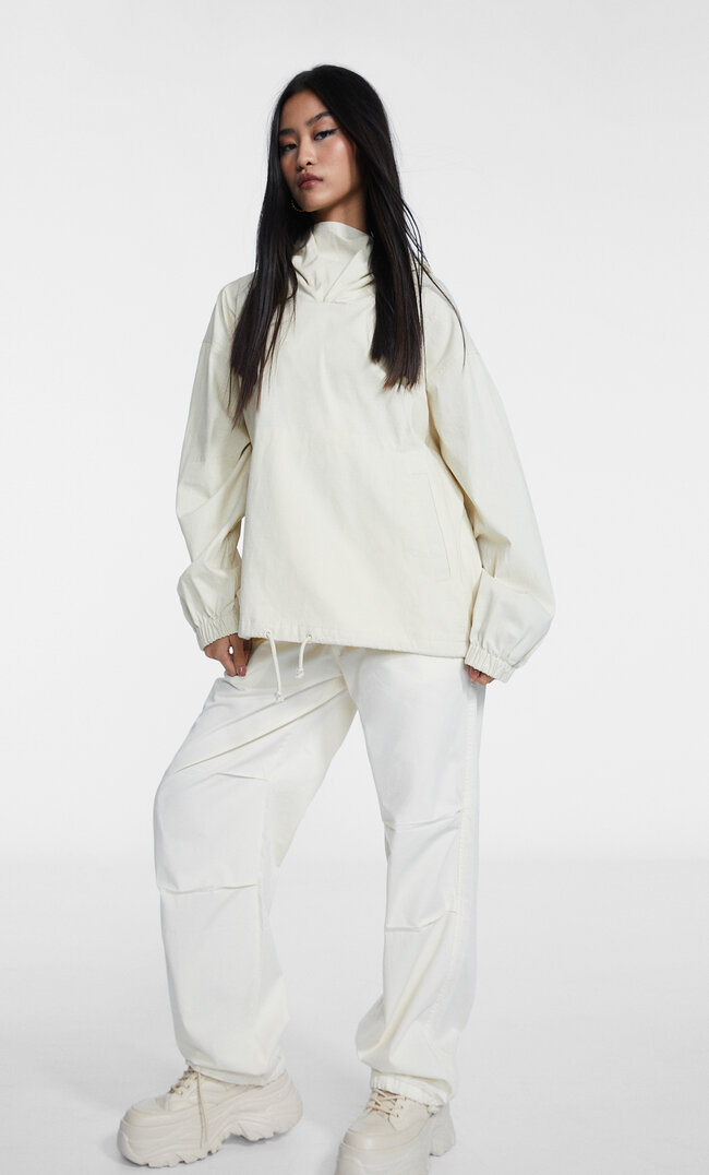 Stradivarius Dicht gewebter Windbreaker Beige XL