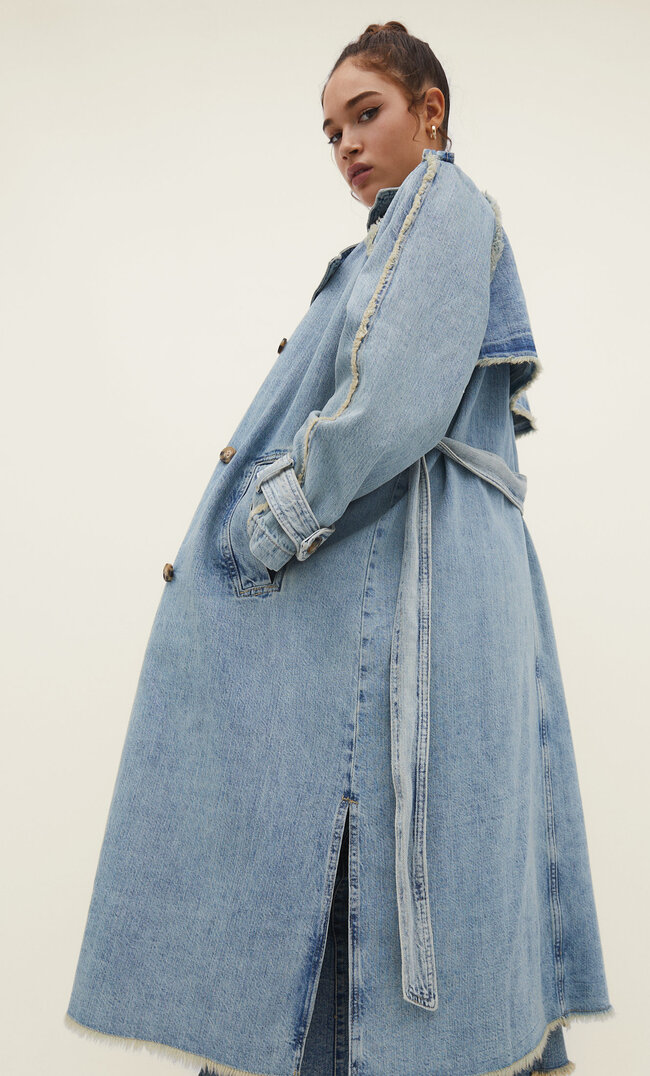 Stradivarius Denim-Trenchcoat mit ausgefransten Nähten und Saum M