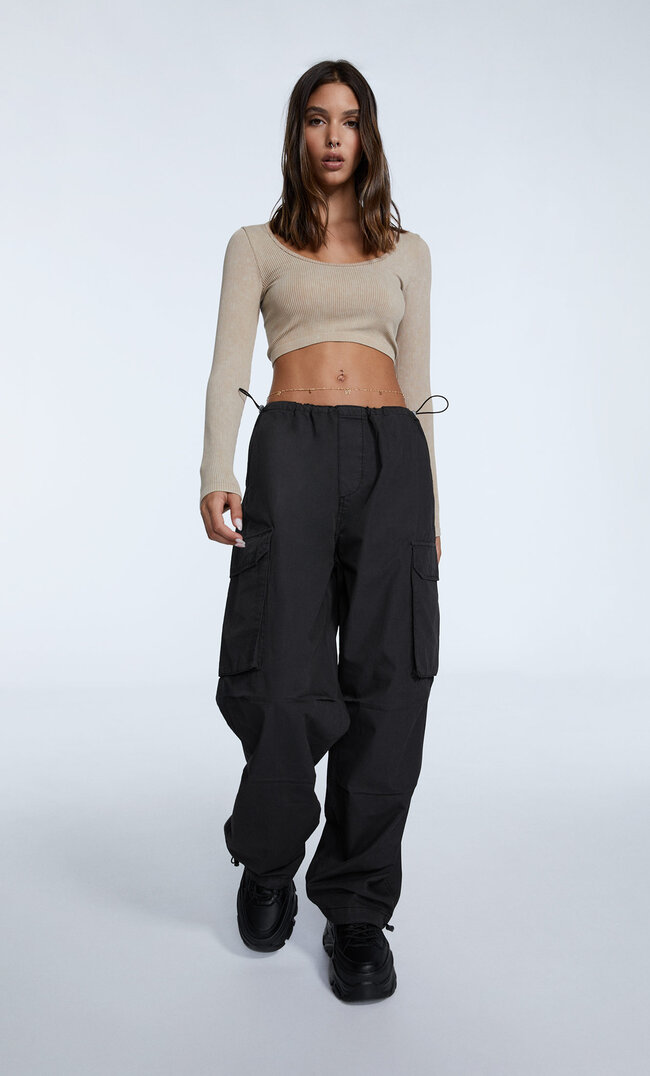 Stradivarius Spodnie cargo parachute z popeliny Czarny XS