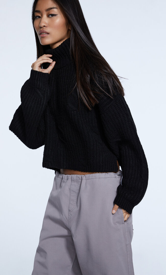 Stradivarius Gefilzter Pullover mit Zopfmuster Schwarz L