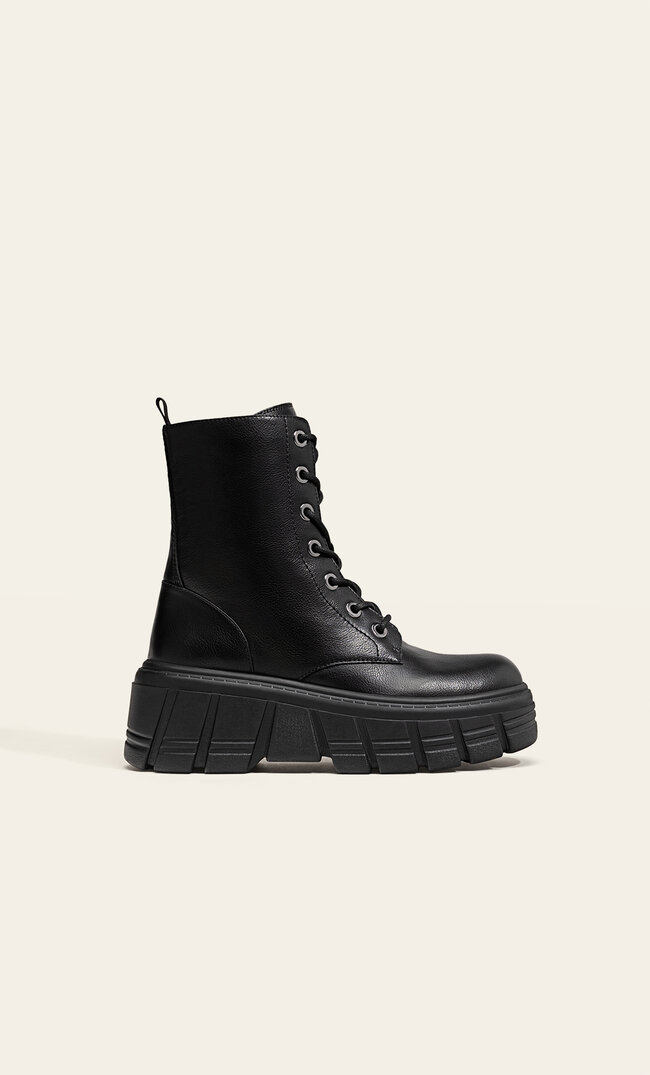 Stradivarius Flache Schnürstiefeletten mit Profilsohle SCHWARZ 38