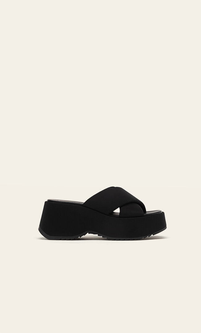 Stradivarius Plateau-Sandalen mit Profilsohle SCHWARZ 36