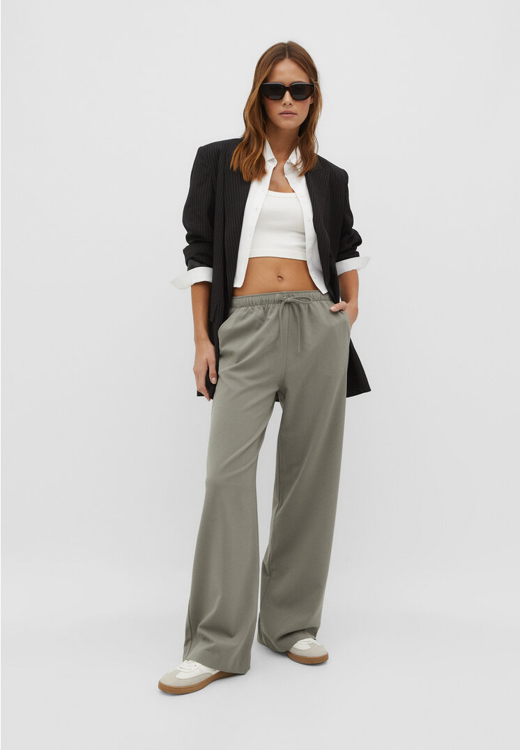 Stradivarius Lange, fließende Stoffhose Khaki M