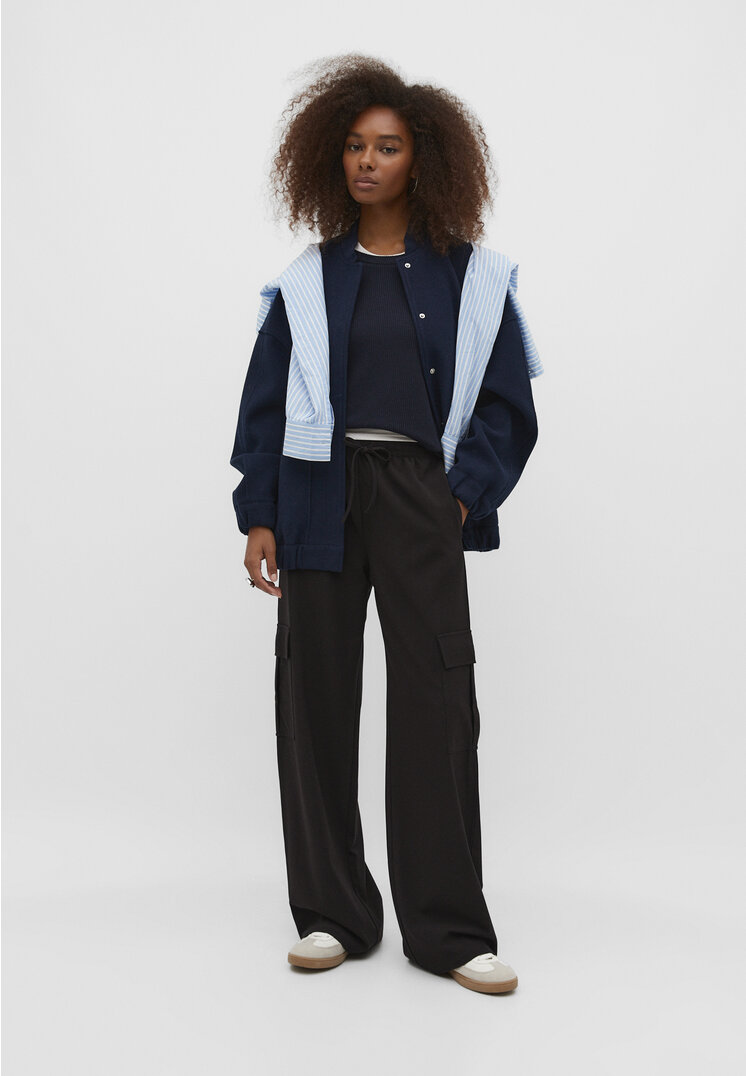 Stradivarius Fließende elegante Cargohose Schwarz XS