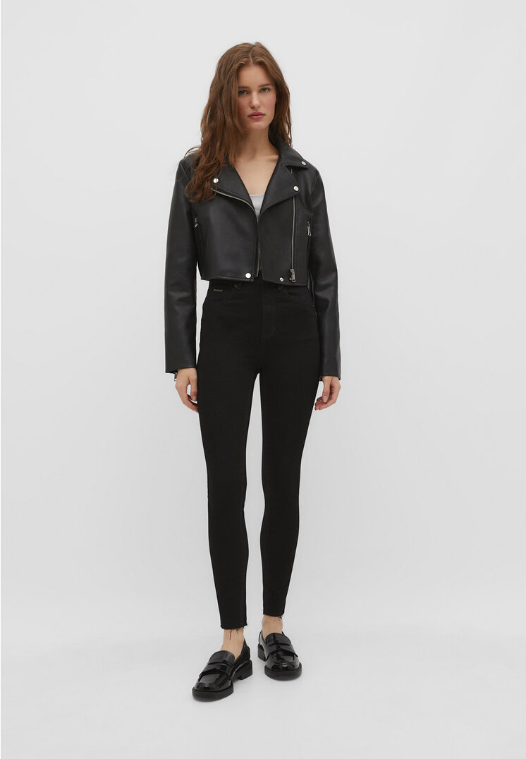 Stradivarius 1430 Push-up-Jeans Schwarz 34