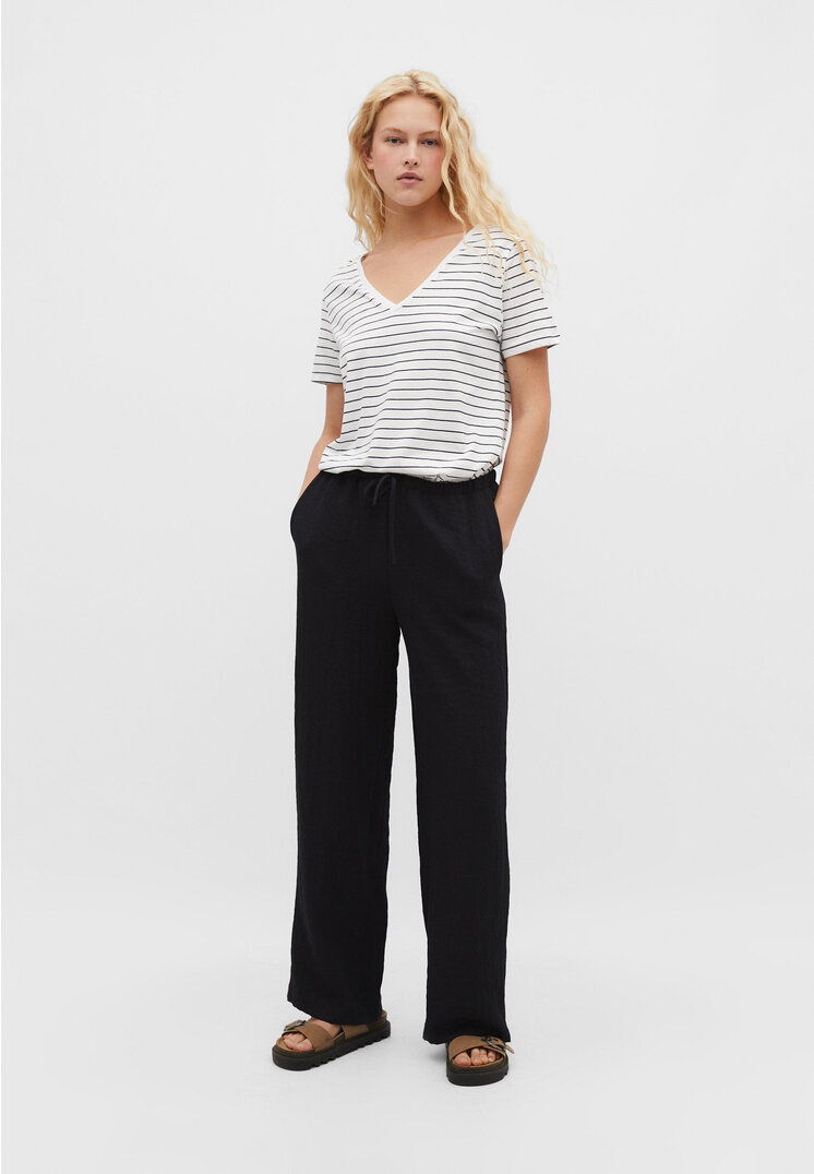 Stradivarius Basic-T-Shirt mit V-Ausschnitt und Streifen Weiß XL