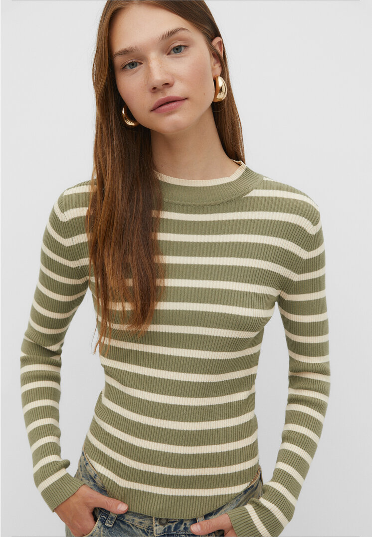 Stradivarius Pullover mit halbhohem Rollkragen und abgerundetem Saum Khaki XS
Stradivarius Pullover mit halbhohem Rollkragen und abgerundetem Saum Khaki XS