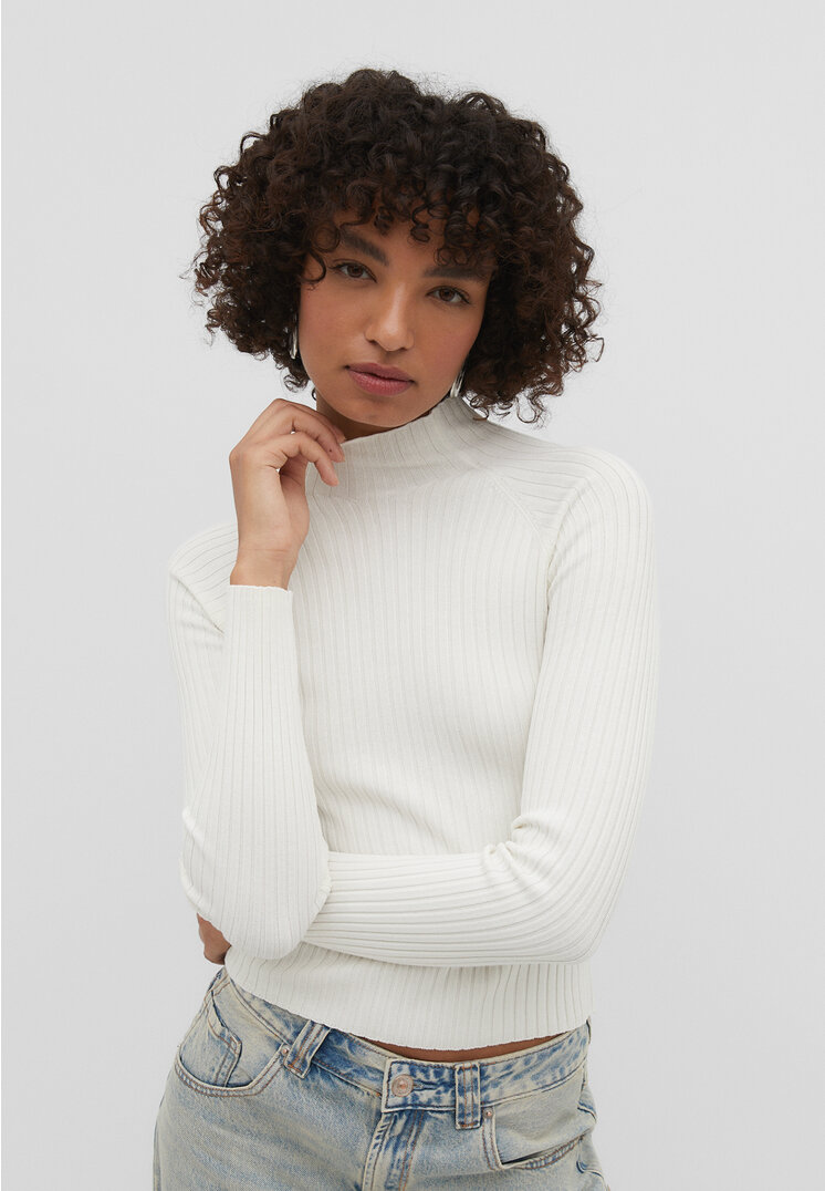 Stradivarius Gerippter Pullover mit halbhohem Rollkragen Ecru XS